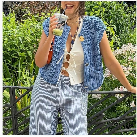 Womens Crochet Chunky Knit Top Sleeveless Button Down Crop Tops Trendy - Picture 2 of 7